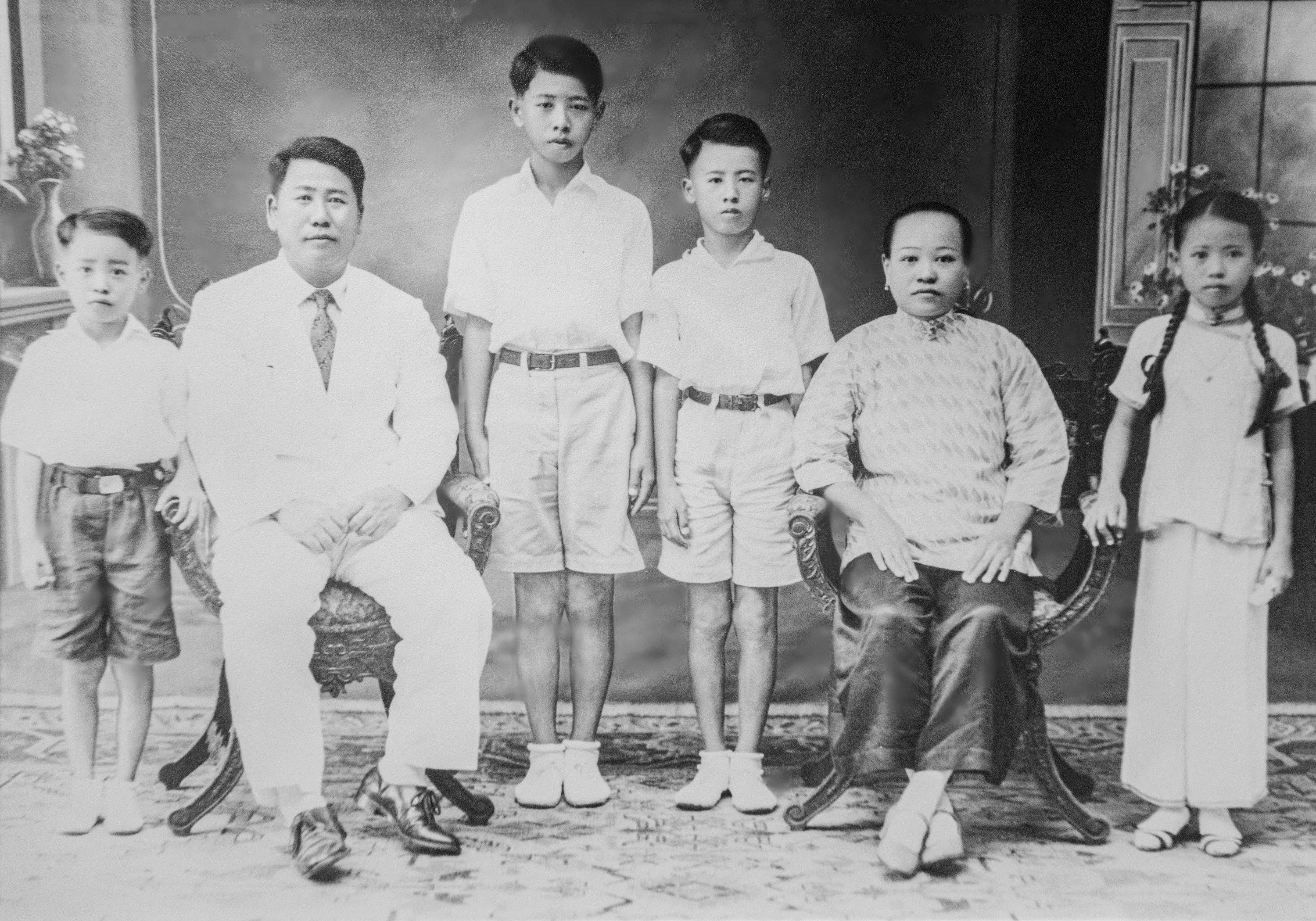 Sophia Yen (far right) as a child with her family